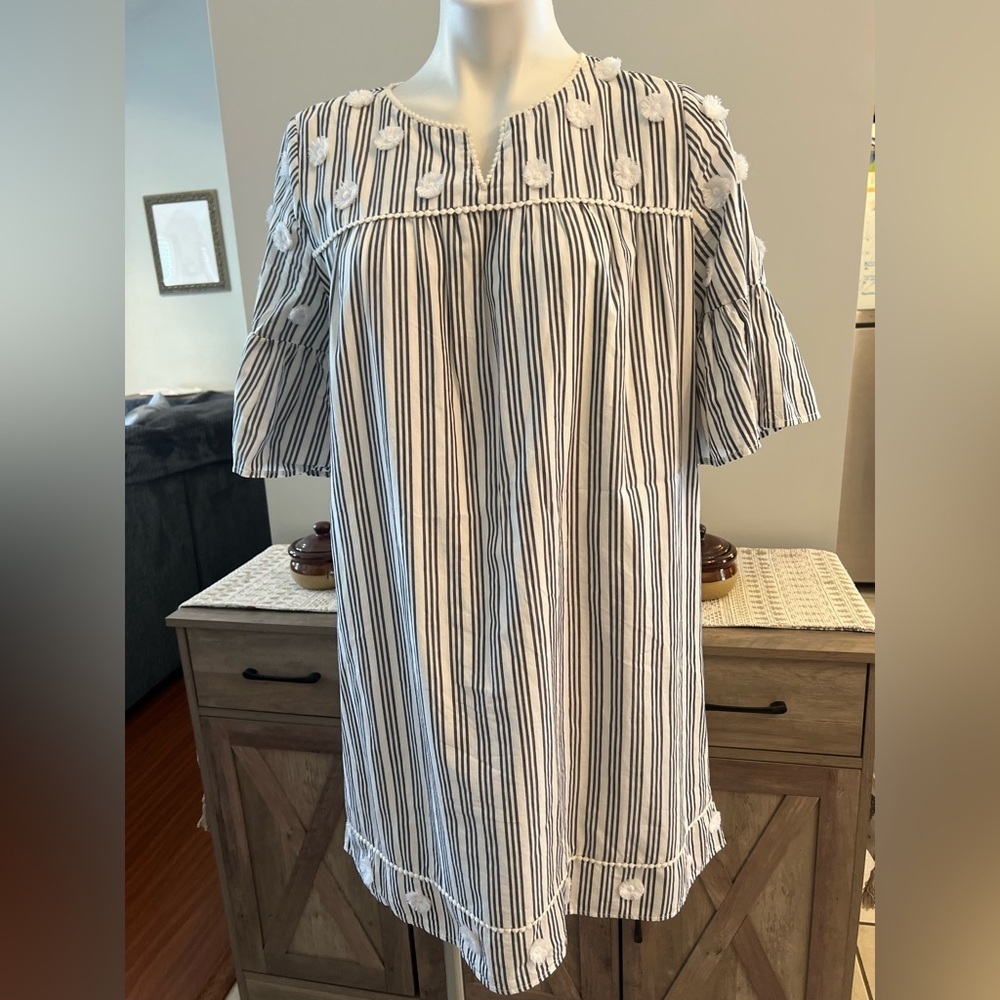 Crown & Ivy like new blue and white striped dress